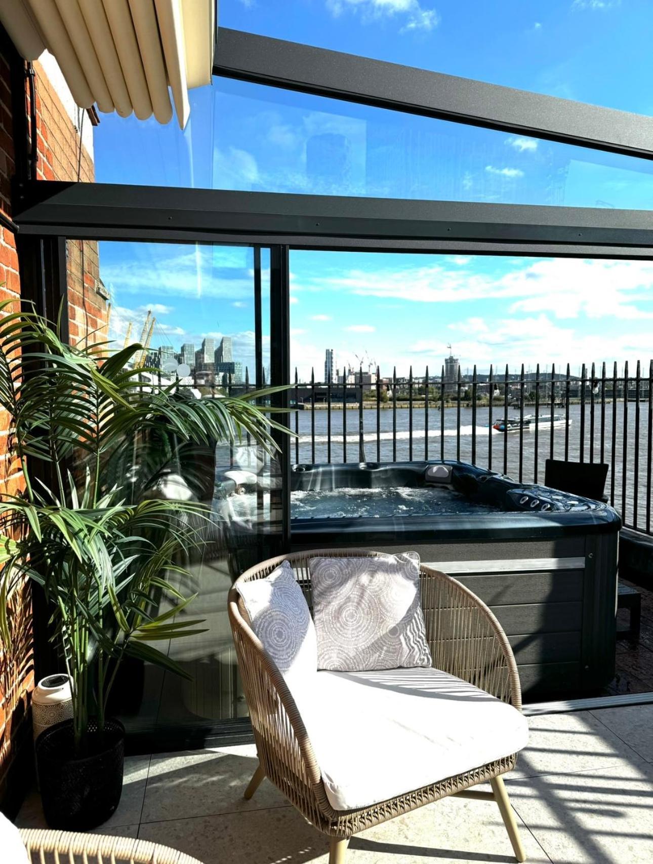 3 X Bedroom Riverside Flat With Hot Tub On Roof Terrace London Exterior photo